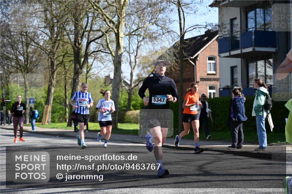 12.04.2026 - 45. Internationalen Wilhelmsburger Insellauf J. Mangold http://msf.ph/oto/9463767 12.04.2026 10:53:57 Ziel 4338, 5406, 2368, 5347, 3399, 2606, 3918, 5740, 2958, 2957, 2895, 3724, 2399, 3580, 3596, 4131, 2569, 4389, 4390, 2701 meine-sportfotos.de