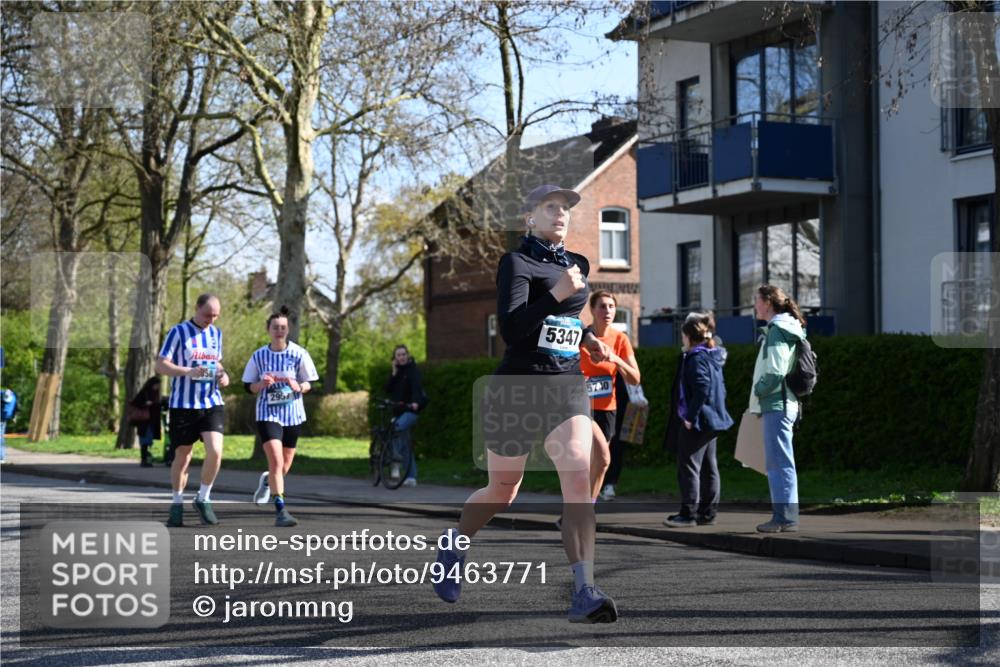 12.04.2026 - 45. Internationalen Wilhelmsburger Insellauf J. Mangold http://msf.ph/oto/9463771 12.04.2026 10:53:58 Ziel 5406, 2368, 5347, 3399, 2606, 3918, 5740, 2958, 2957, 2895, 3724, 2399, 3580, 3596, 4131, 2569, 4389, 4390, 2701 meine-sportfotos.de