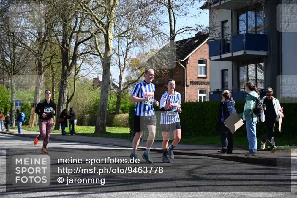 12.04.2026 - 45. Internationalen Wilhelmsburger Insellauf J. Mangold http://msf.ph/oto/9463778 12.04.2026 10:53:59 Ziel 5406, 2368, 5347, 3399, 2606, 3918, 5740, 2958, 2957, 2895, 3724, 2399, 2399, 3580, 3596, 4131, 2569, 4389, 4390, 2701 meine-sportfotos.de