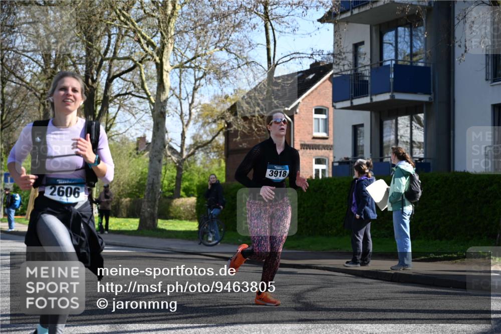 12.04.2026 - 45. Internationalen Wilhelmsburger Insellauf J. Mangold http://msf.ph/oto/9463805 12.04.2026 10:54:01 Ziel 2368, 5347, 3399, 2606, 3918, 5740, 2958, 2957, 2895, 3724, 2399, 3580, 3596, 4131, 2569, 4389, 4390, 2701 meine-sportfotos.de