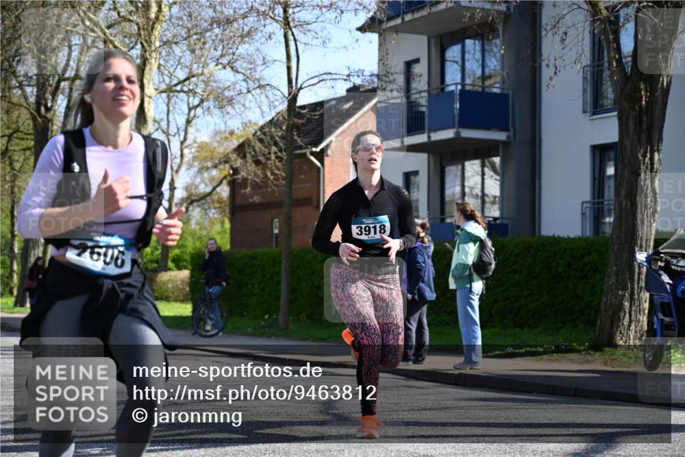 12.04.2026 - 45. Internationalen Wilhelmsburger Insellauf J. Mangold http://msf.ph/oto/9463812 12.04.2026 10:54:02 Ziel 2368, 5347, 3399, 2606, 3918, 5740, 2958, 2957, 2895, 3724, 2399, 3580, 3596, 4131, 2569, 4389, 2569, 4389, 4390, 2701, 4687 meine-sportfotos.de