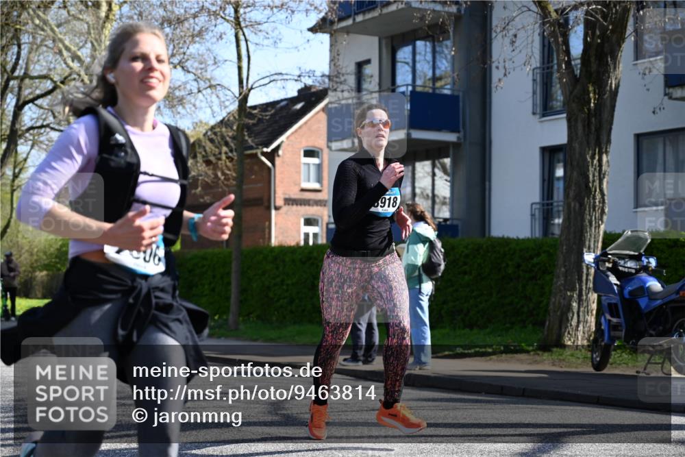 12.04.2026 - 45. Internationalen Wilhelmsburger Insellauf J. Mangold http://msf.ph/oto/9463814 12.04.2026 10:54:02 Ziel 2368, 5347, 3399, 2606, 3918, 5740, 2958, 2957, 2895, 3724, 2399, 3580, 3596, 4131, 2569, 4389, 2569, 4389, 4390, 2701, 4687 meine-sportfotos.de
