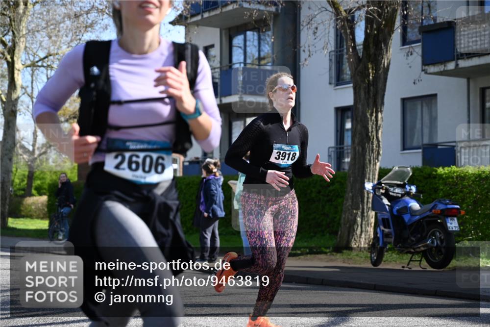 12.04.2026 - 45. Internationalen Wilhelmsburger Insellauf J. Mangold http://msf.ph/oto/9463819 12.04.2026 10:54:02 Ziel 2368, 5347, 3399, 2606, 3918, 5740, 2958, 2957, 2895, 3724, 2399, 3580, 3596, 4131, 2569, 4389, 2569, 4389, 4390, 2701, 4687 meine-sportfotos.de