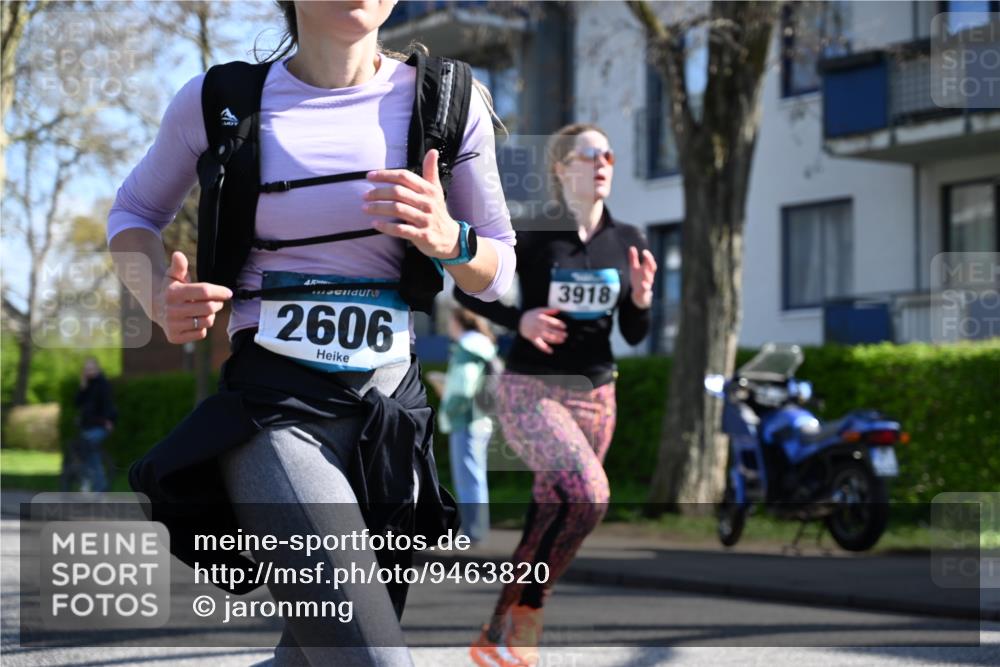 12.04.2026 - 45. Internationalen Wilhelmsburger Insellauf J. Mangold http://msf.ph/oto/9463820 12.04.2026 10:54:02 Ziel 2368, 5347, 3399, 2606, 3918, 5740, 2958, 2957, 2895, 3724, 2399, 3580, 3596, 4131, 2569, 4389, 2569, 4389, 4390, 2701, 4687 meine-sportfotos.de