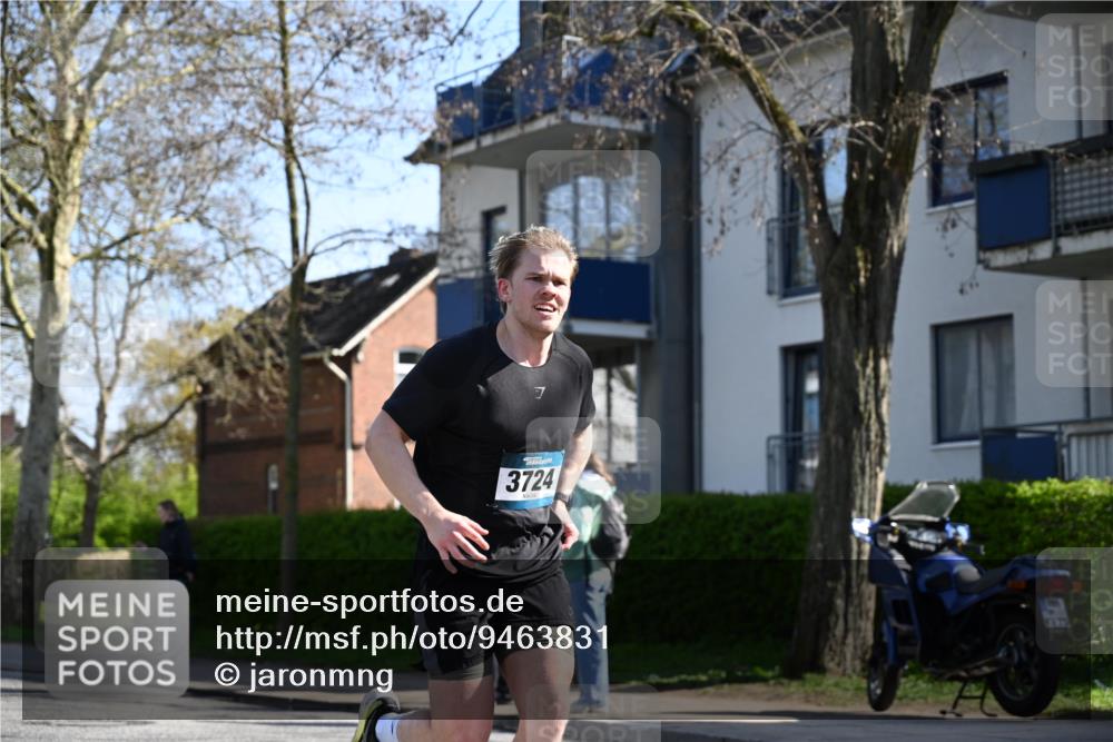 12.04.2026 - 45. Internationalen Wilhelmsburger Insellauf J. Mangold http://msf.ph/oto/9463831 12.04.2026 10:54:09 Ziel 2606, 3918, 5740, 2958, 2957, 2895, 3724, 2399, 3580, 3596, 4131, 2569, 4389, 4390, 2701, 4687, 3818, 4711 meine-sportfotos.de