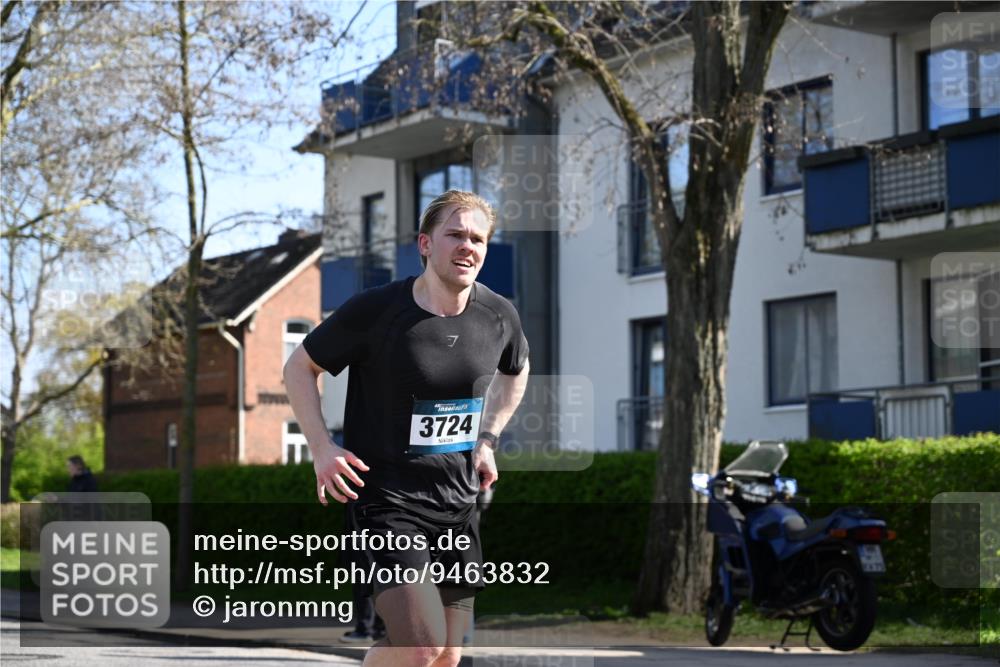 12.04.2026 - 45. Internationalen Wilhelmsburger Insellauf J. Mangold http://msf.ph/oto/9463832 12.04.2026 10:54:09 Ziel 2606, 3918, 5740, 2958, 2957, 2895, 3724, 2399, 3580, 3596, 4131, 2569, 4389, 4390, 2701, 4687, 3818, 4711 meine-sportfotos.de
