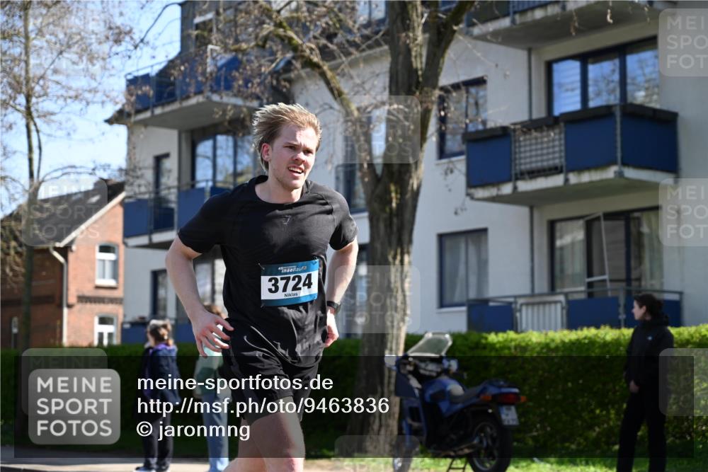 12.04.2026 - 45. Internationalen Wilhelmsburger Insellauf J. Mangold http://msf.ph/oto/9463836 12.04.2026 10:54:10 Ziel 2606, 3918, 5740, 2958, 2957, 2895, 3724, 2399, 3580, 3596, 4131, 2569, 4389, 4390, 2701, 4687, 3818, 4711 meine-sportfotos.de