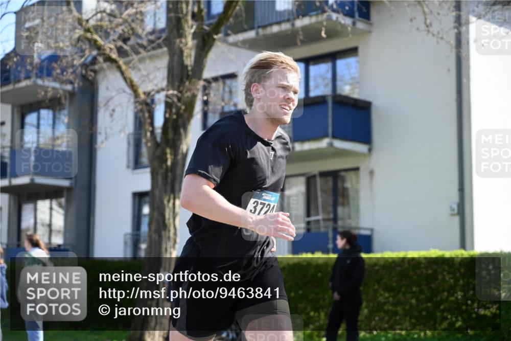 12.04.2026 - 45. Internationalen Wilhelmsburger Insellauf J. Mangold http://msf.ph/oto/9463841 12.04.2026 10:54:10 Ziel 2606, 3918, 5740, 2958, 2957, 2895, 3724, 2399, 3580, 3596, 4131, 2569, 4389, 4390, 2701, 4687, 3818, 4711 meine-sportfotos.de