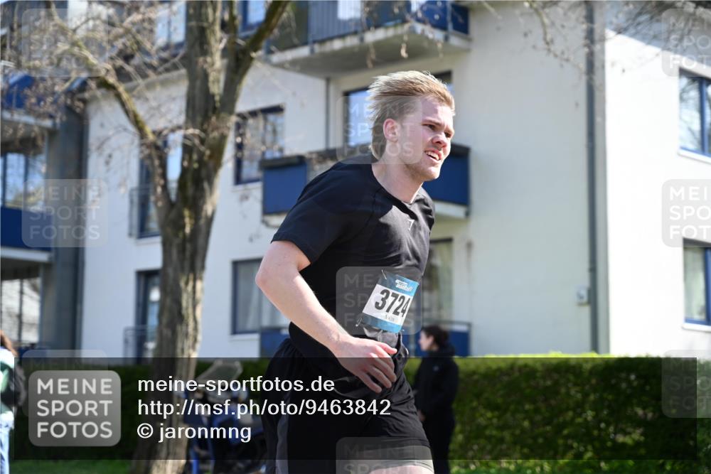 12.04.2026 - 45. Internationalen Wilhelmsburger Insellauf J. Mangold http://msf.ph/oto/9463842 12.04.2026 10:54:10 Ziel 2606, 3918, 5740, 2958, 2957, 2895, 3724, 2399, 3580, 3596, 4131, 2569, 4389, 4390, 2701, 4687, 3818, 4711 meine-sportfotos.de