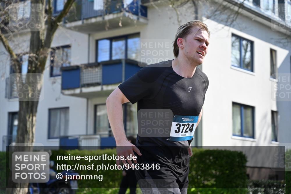 12.04.2026 - 45. Internationalen Wilhelmsburger Insellauf J. Mangold http://msf.ph/oto/9463846 12.04.2026 10:54:10 Ziel 2606, 3918, 5740, 2958, 2957, 2895, 3724, 2399, 3580, 3596, 4131, 2569, 4389, 4390, 2701, 4687, 3818, 4711 meine-sportfotos.de