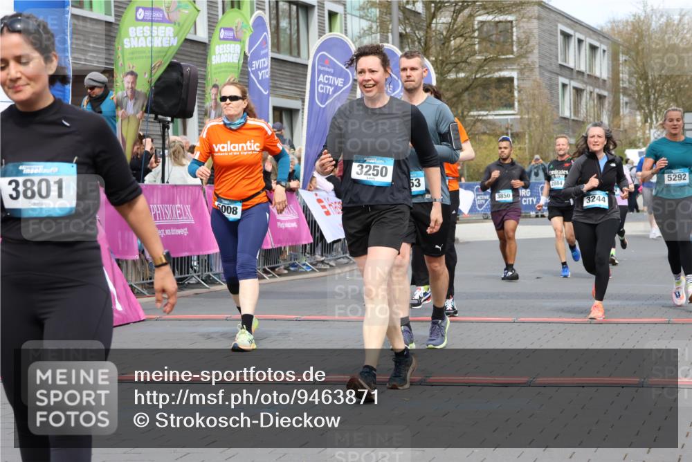 12.04.2026 - 45. Internationalen Wilhelmsburger Insellauf Strokosch-Dieckow http://msf.ph/oto/9463871 12.04.2026 13:16:15 Ziel 3250, 5008, 2853, 3280, 3244, 5292, 4861, 2032, 4731, 2884, 3850, 4053 meine-sportfotos.de