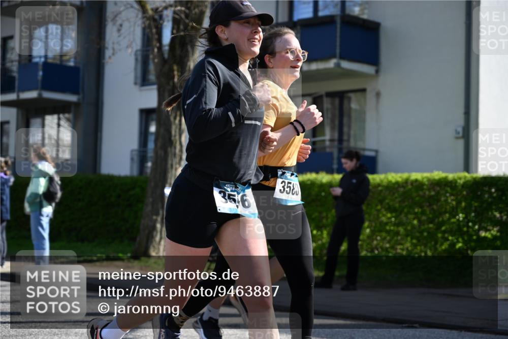 12.04.2026 - 45. Internationalen Wilhelmsburger Insellauf J. Mangold http://msf.ph/oto/9463887 12.04.2026 10:54:18 Ziel 3724, 2399, 3580, 3596, 4131, 2569, 4389, 4390, 2701, 4687, 3818, 3818, 4711, 2088, 5660, 5317 meine-sportfotos.de