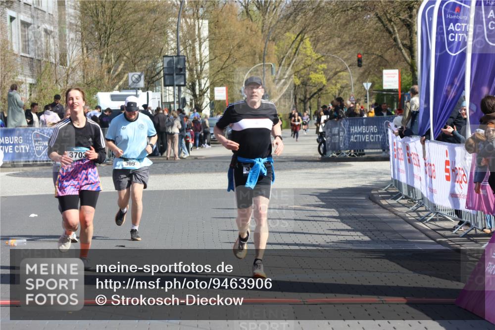 12.04.2026 - 45. Internationalen Wilhelmsburger Insellauf Strokosch-Dieckow http://msf.ph/oto/9463906 12.04.2026 11:13:33 Ziel 3714, 3703 meine-sportfotos.de