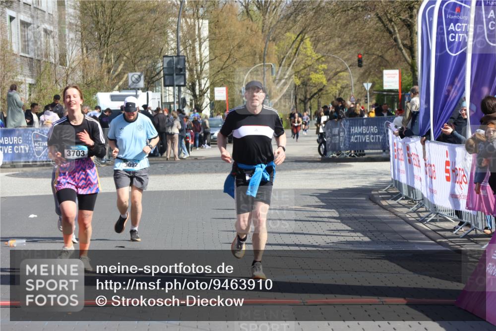 12.04.2026 - 45. Internationalen Wilhelmsburger Insellauf Strokosch-Dieckow http://msf.ph/oto/9463910 12.04.2026 11:13:34 Ziel 3714, 3703, 3092, 3155 meine-sportfotos.de