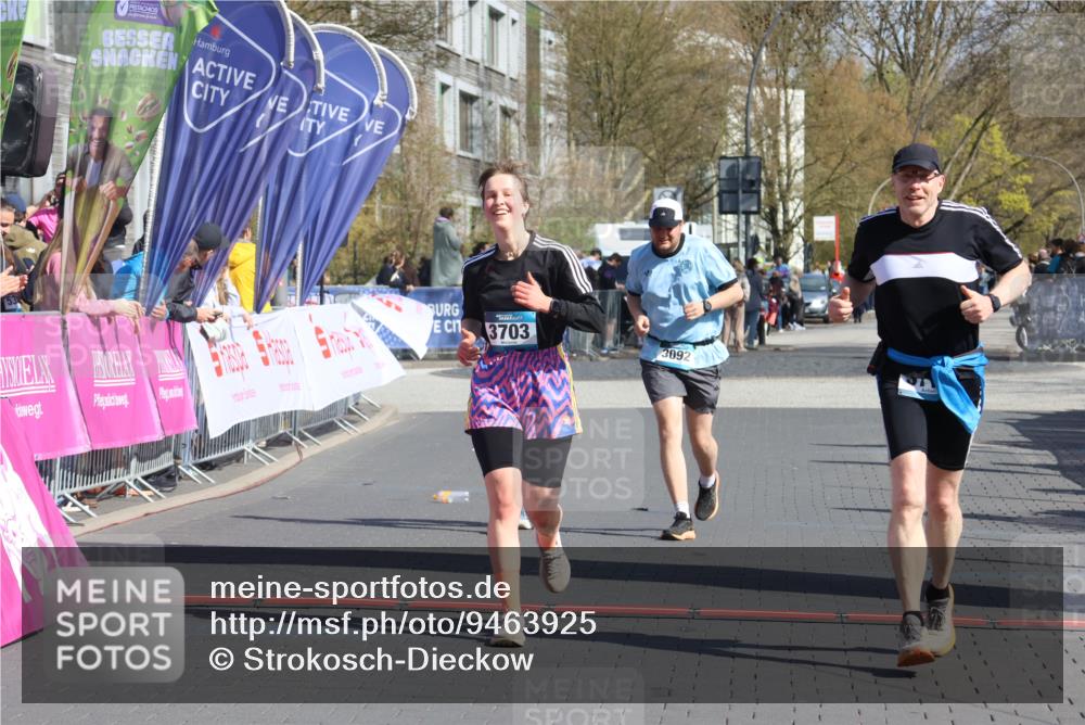 12.04.2026 - 45. Internationalen Wilhelmsburger Insellauf Strokosch-Dieckow http://msf.ph/oto/9463925 12.04.2026 11:13:35 Ziel 3714, 3703, 3092, 3155 meine-sportfotos.de