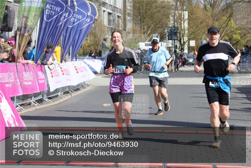 12.04.2026 - 45. Internationalen Wilhelmsburger Insellauf Strokosch-Dieckow http://msf.ph/oto/9463930 12.04.2026 11:13:35 Ziel 3714, 3703, 3092, 3155 meine-sportfotos.de