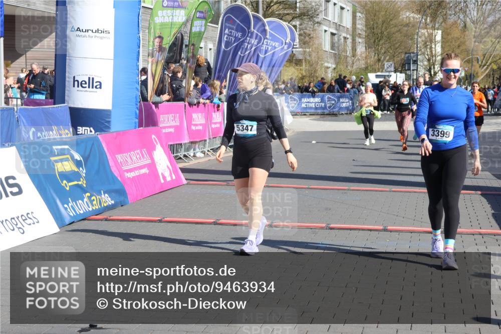 12.04.2026 - 45. Internationalen Wilhelmsburger Insellauf Strokosch-Dieckow http://msf.ph/oto/9463934 12.04.2026 10:54:25 Ziel 2368, 5347, 3399, 2606 meine-sportfotos.de
