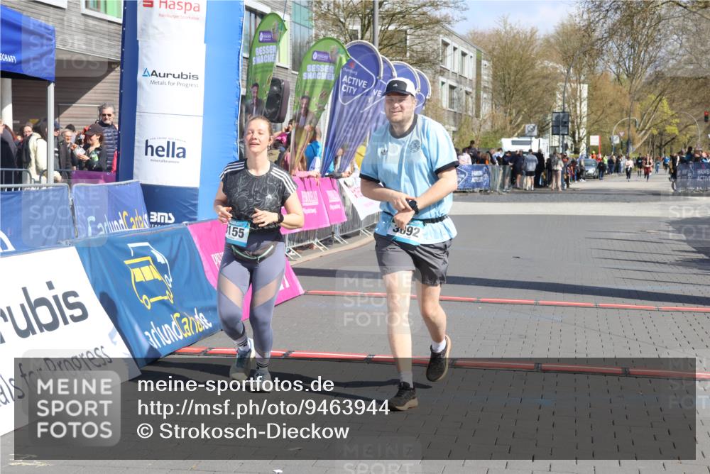 12.04.2026 - 45. Internationalen Wilhelmsburger Insellauf Strokosch-Dieckow http://msf.ph/oto/9463944 12.04.2026 11:13:39 Ziel 3714, 3703, 3092, 3155 meine-sportfotos.de