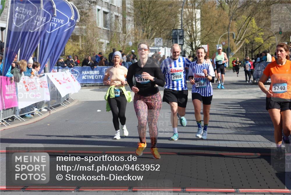 12.04.2026 - 45. Internationalen Wilhelmsburger Insellauf Strokosch-Dieckow http://msf.ph/oto/9463952 12.04.2026 10:54:29 Ziel 2606, 3918, 5740, 2958, 2957, 2895 meine-sportfotos.de