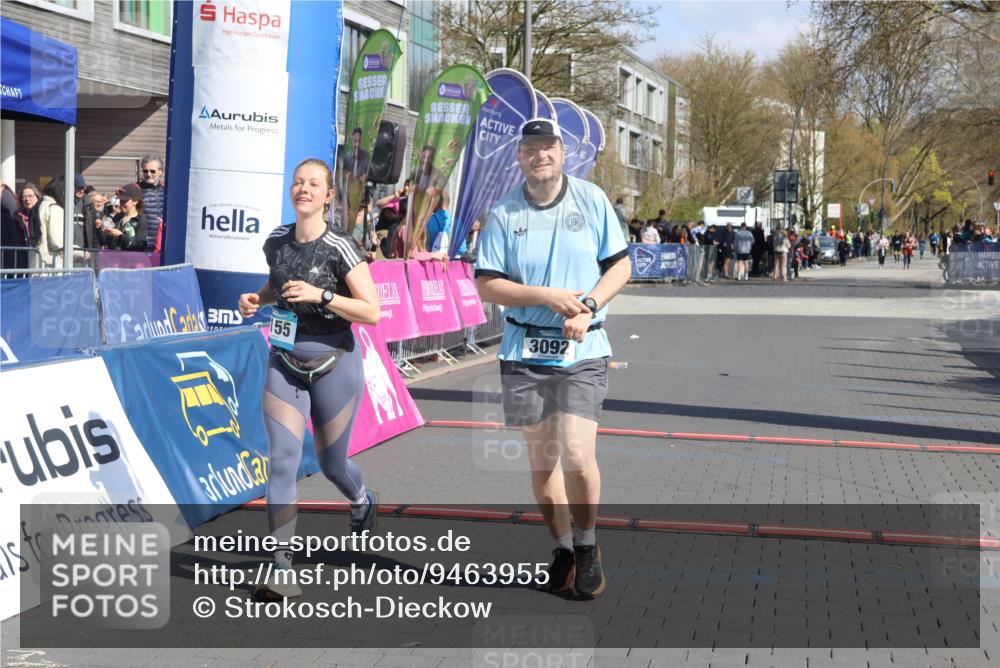12.04.2026 - 45. Internationalen Wilhelmsburger Insellauf Strokosch-Dieckow http://msf.ph/oto/9463955 12.04.2026 11:13:40 Ziel 3703, 3092, 3155 meine-sportfotos.de