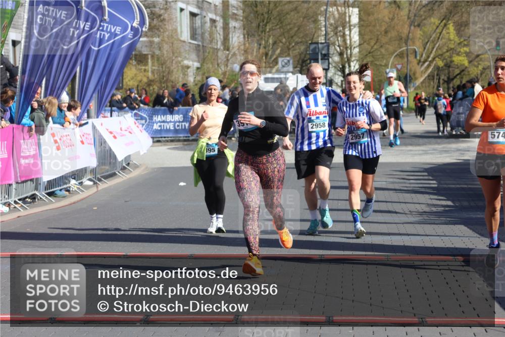 12.04.2026 - 45. Internationalen Wilhelmsburger Insellauf Strokosch-Dieckow http://msf.ph/oto/9463956 12.04.2026 10:54:29 Ziel 2606, 3918, 5740, 2958, 2957, 2895 meine-sportfotos.de