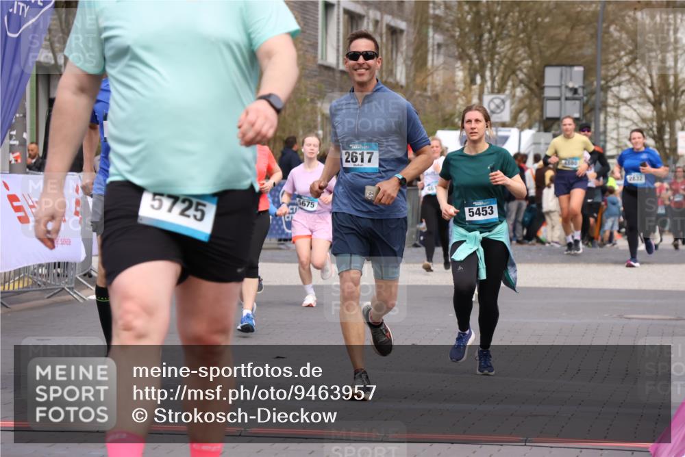 12.04.2026 - 45. Internationalen Wilhelmsburger Insellauf Strokosch-Dieckow http://msf.ph/oto/9463957 12.04.2026 13:15:58 Ziel 3232, 2774, 5725, 3770, 2617, 5453 meine-sportfotos.de