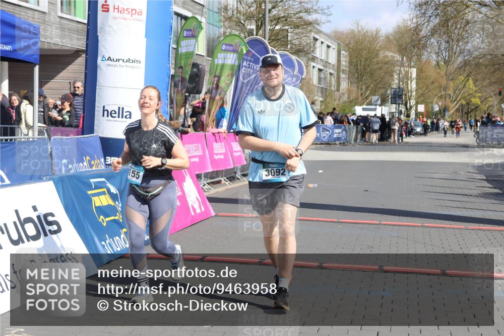 12.04.2026 - 45. Internationalen Wilhelmsburger Insellauf Strokosch-Dieckow http://msf.ph/oto/9463958 12.04.2026 11:13:40 Ziel 3703, 3092, 3155 meine-sportfotos.de