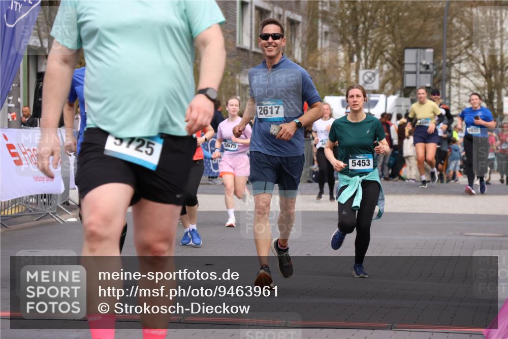 12.04.2026 - 45. Internationalen Wilhelmsburger Insellauf Strokosch-Dieckow http://msf.ph/oto/9463961 12.04.2026 13:15:58 Ziel 3232, 2774, 5725, 3770, 2617, 5453 meine-sportfotos.de