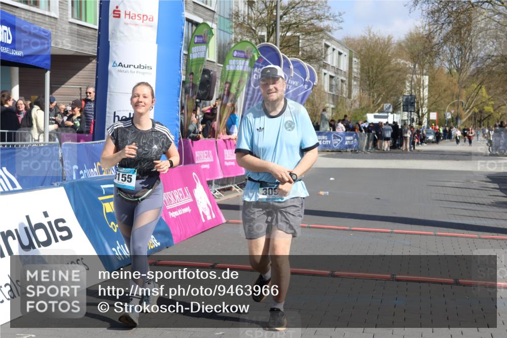 12.04.2026 - 45. Internationalen Wilhelmsburger Insellauf Strokosch-Dieckow http://msf.ph/oto/9463966 12.04.2026 11:13:40 Ziel 3703, 3092, 3155 meine-sportfotos.de