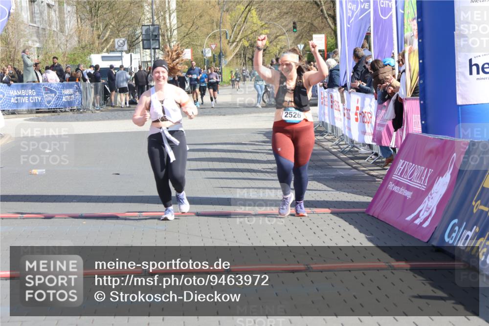 12.04.2026 - 45. Internationalen Wilhelmsburger Insellauf Strokosch-Dieckow http://msf.ph/oto/9463972 12.04.2026 11:14:05 Ziel 2527, 2526 meine-sportfotos.de