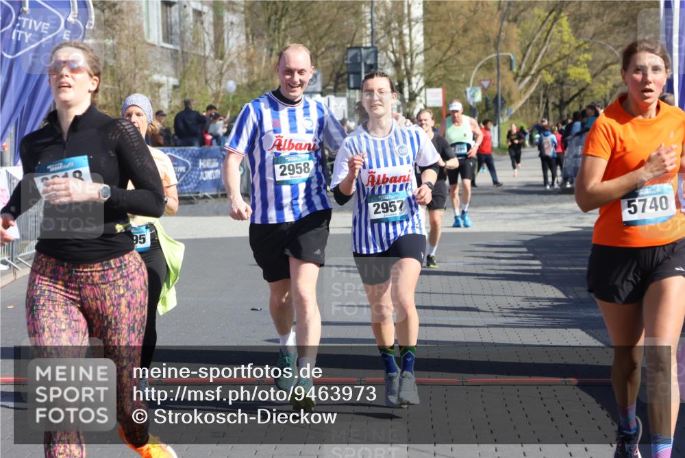 12.04.2026 - 45. Internationalen Wilhelmsburger Insellauf Strokosch-Dieckow http://msf.ph/oto/9463973 12.04.2026 10:54:31 Ziel 3918, 5740, 2958, 2957, 2895 meine-sportfotos.de