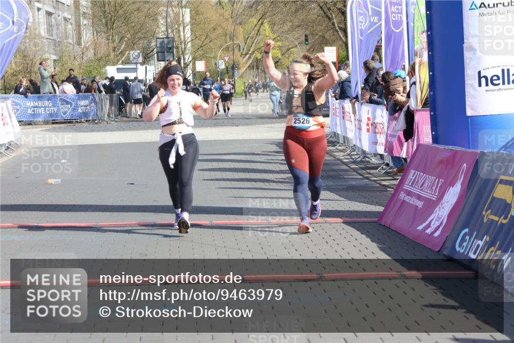 12.04.2026 - 45. Internationalen Wilhelmsburger Insellauf Strokosch-Dieckow http://msf.ph/oto/9463979 12.04.2026 11:14:05 Ziel 2527, 2526 meine-sportfotos.de