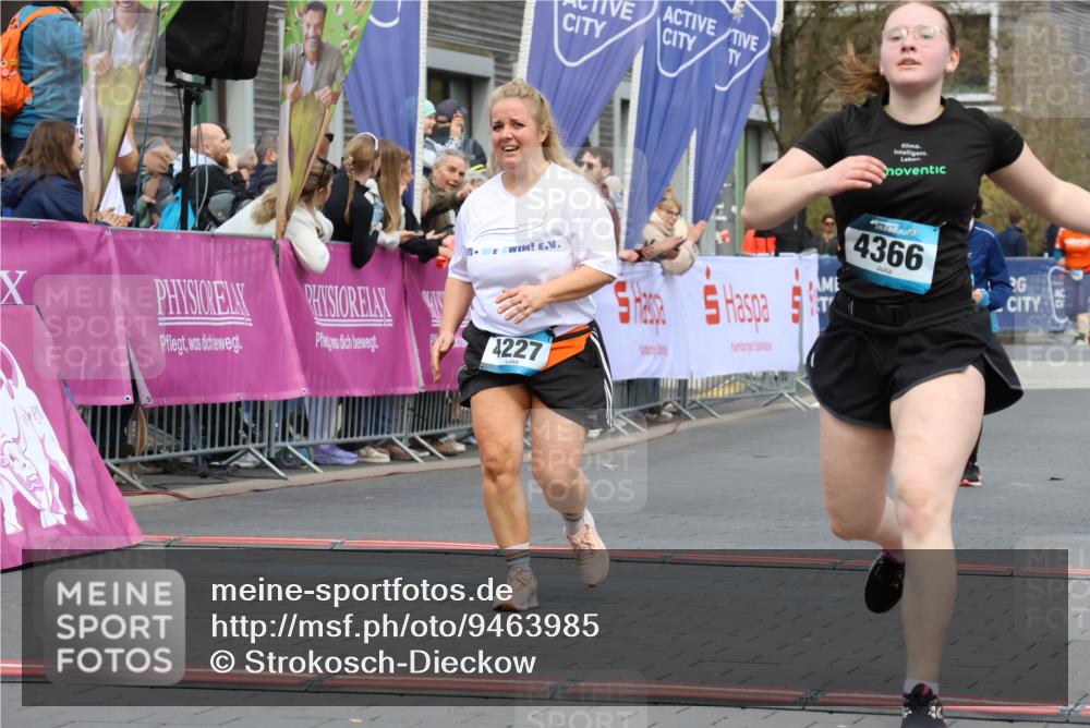 12.04.2026 - 45. Internationalen Wilhelmsburger Insellauf Strokosch-Dieckow http://msf.ph/oto/9463985 12.04.2026 13:15:52 Ziel 4366, 4227, 3232, 2774, 5725 meine-sportfotos.de