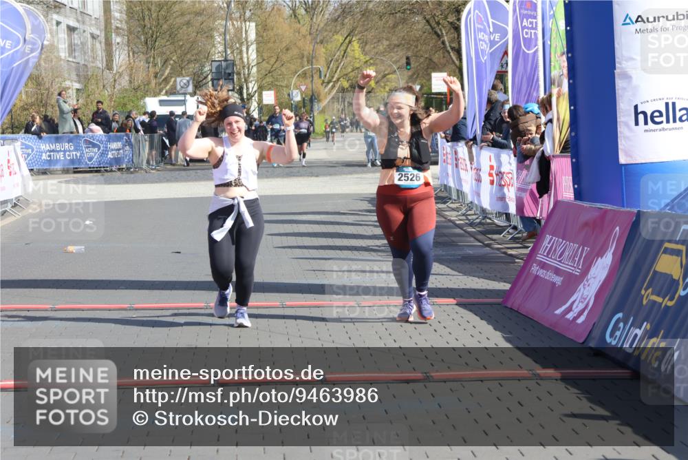 12.04.2026 - 45. Internationalen Wilhelmsburger Insellauf Strokosch-Dieckow http://msf.ph/oto/9463986 12.04.2026 11:14:05 Ziel 2527, 2526 meine-sportfotos.de