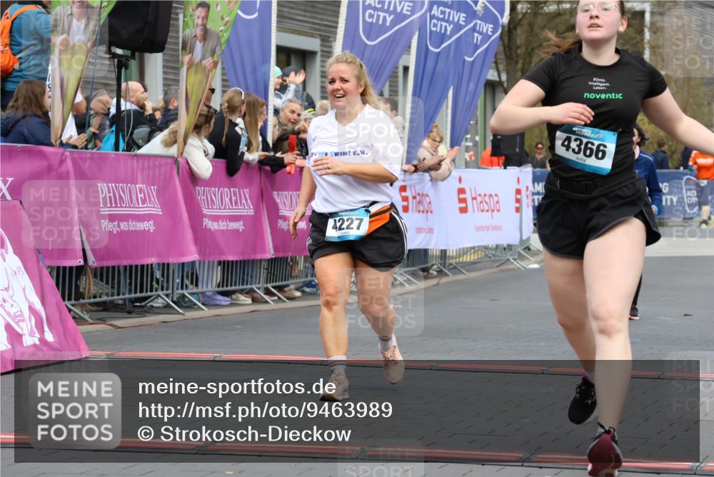 12.04.2026 - 45. Internationalen Wilhelmsburger Insellauf Strokosch-Dieckow http://msf.ph/oto/9463989 12.04.2026 13:15:52 Ziel 4366, 4227, 3232, 2774, 5725 meine-sportfotos.de