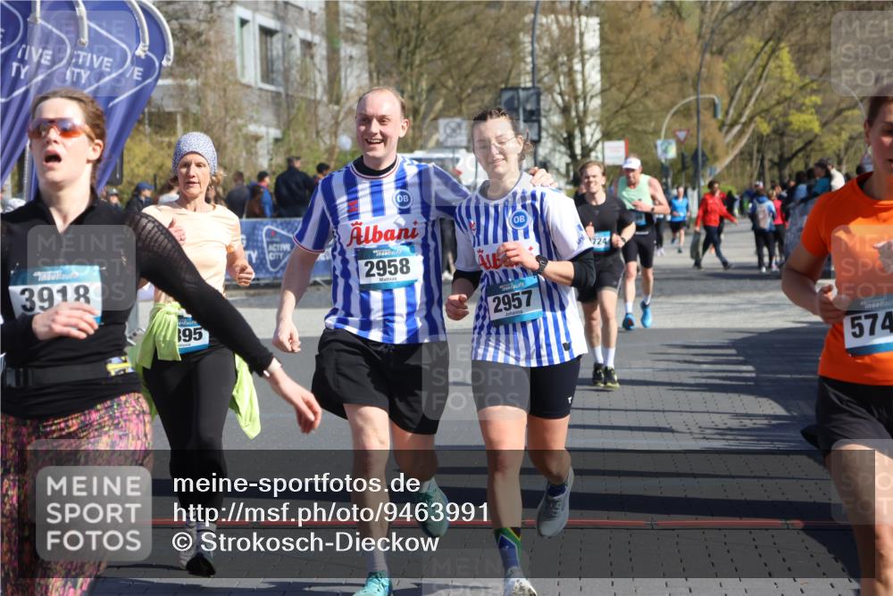 12.04.2026 - 45. Internationalen Wilhelmsburger Insellauf Strokosch-Dieckow http://msf.ph/oto/9463991 12.04.2026 10:54:31 Ziel 3918, 5740, 2958, 2957, 2895 meine-sportfotos.de