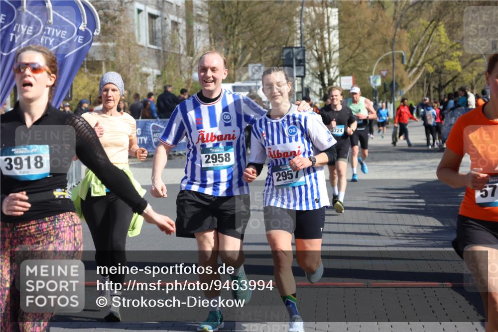 12.04.2026 - 45. Internationalen Wilhelmsburger Insellauf Strokosch-Dieckow http://msf.ph/oto/9463994 12.04.2026 10:54:31 Ziel 3918, 5740, 2958, 2957, 2895 meine-sportfotos.de