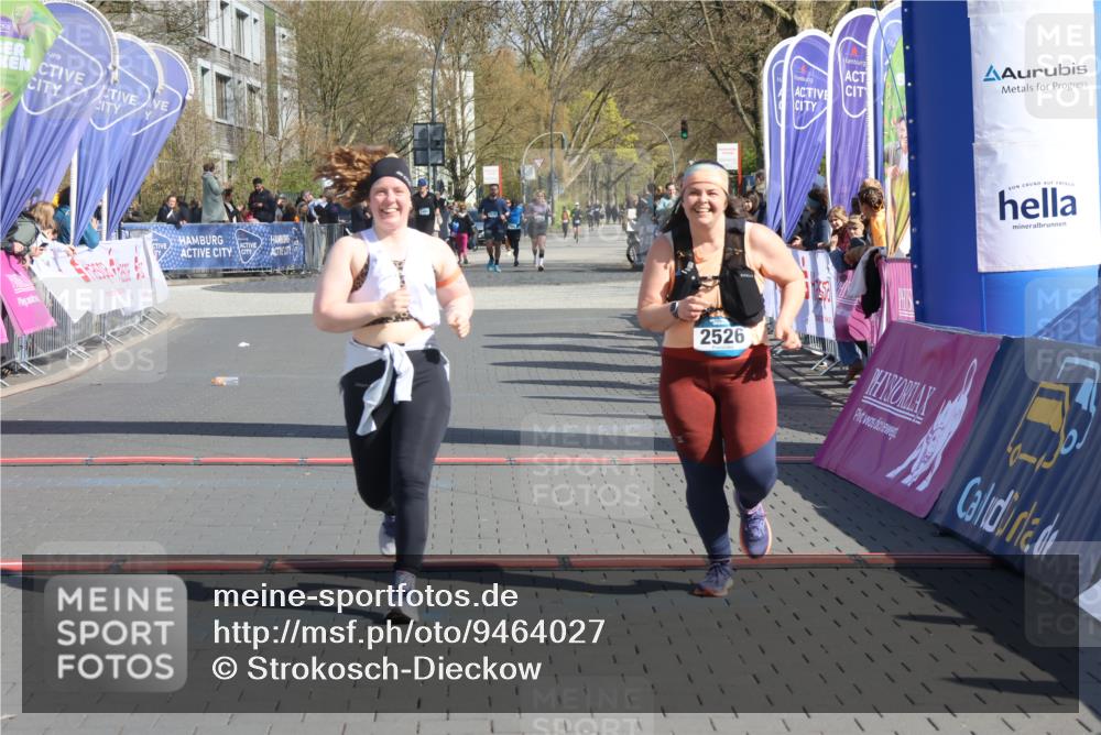 12.04.2026 - 45. Internationalen Wilhelmsburger Insellauf Strokosch-Dieckow http://msf.ph/oto/9464027 12.04.2026 11:14:07 Ziel 2527, 2526 meine-sportfotos.de