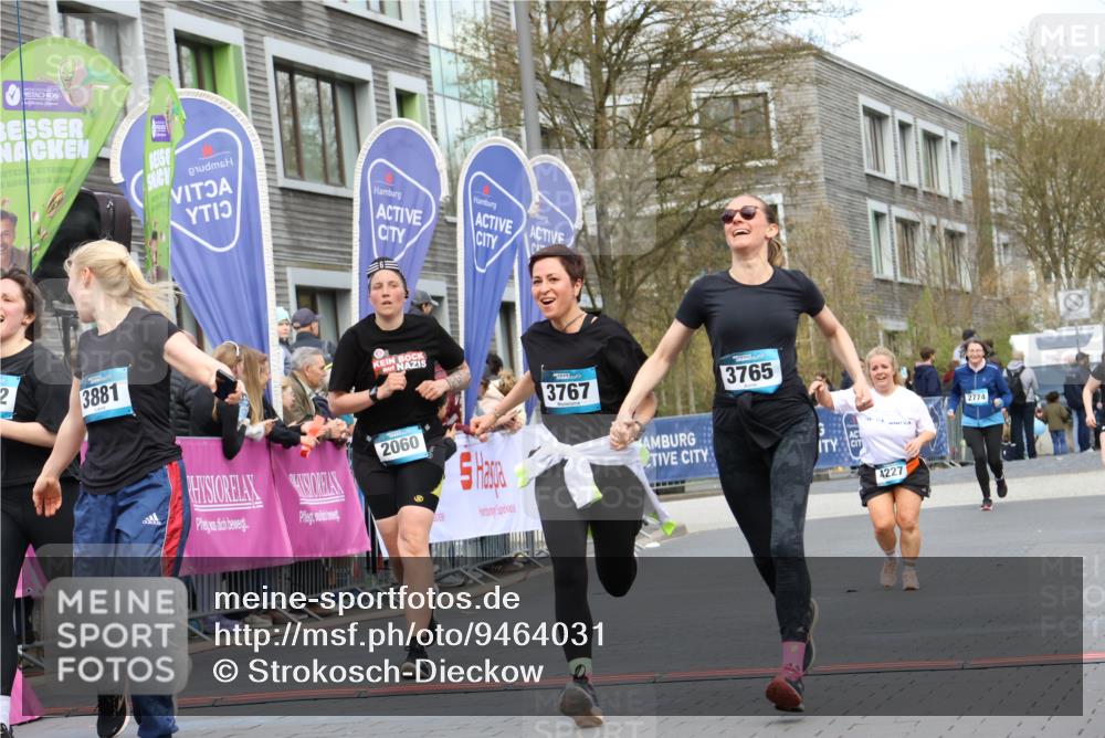 12.04.2026 - 45. Internationalen Wilhelmsburger Insellauf Strokosch-Dieckow http://msf.ph/oto/9464031 12.04.2026 13:15:47 Ziel 3881, 3882, 3767, 3765, 4366 meine-sportfotos.de