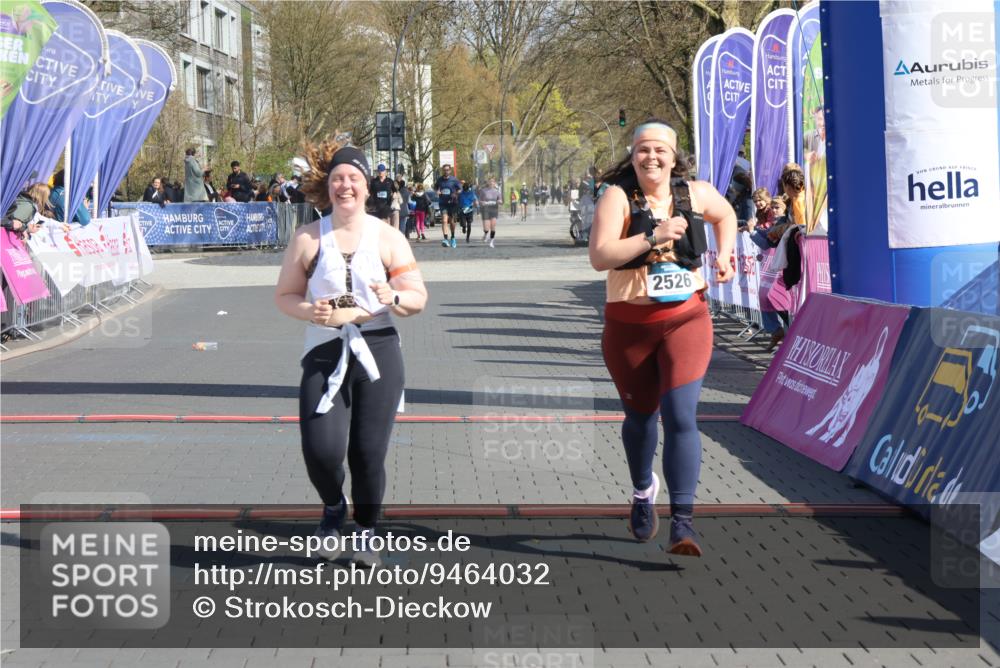 12.04.2026 - 45. Internationalen Wilhelmsburger Insellauf Strokosch-Dieckow http://msf.ph/oto/9464032 12.04.2026 11:14:07 Ziel 2527, 2526 meine-sportfotos.de