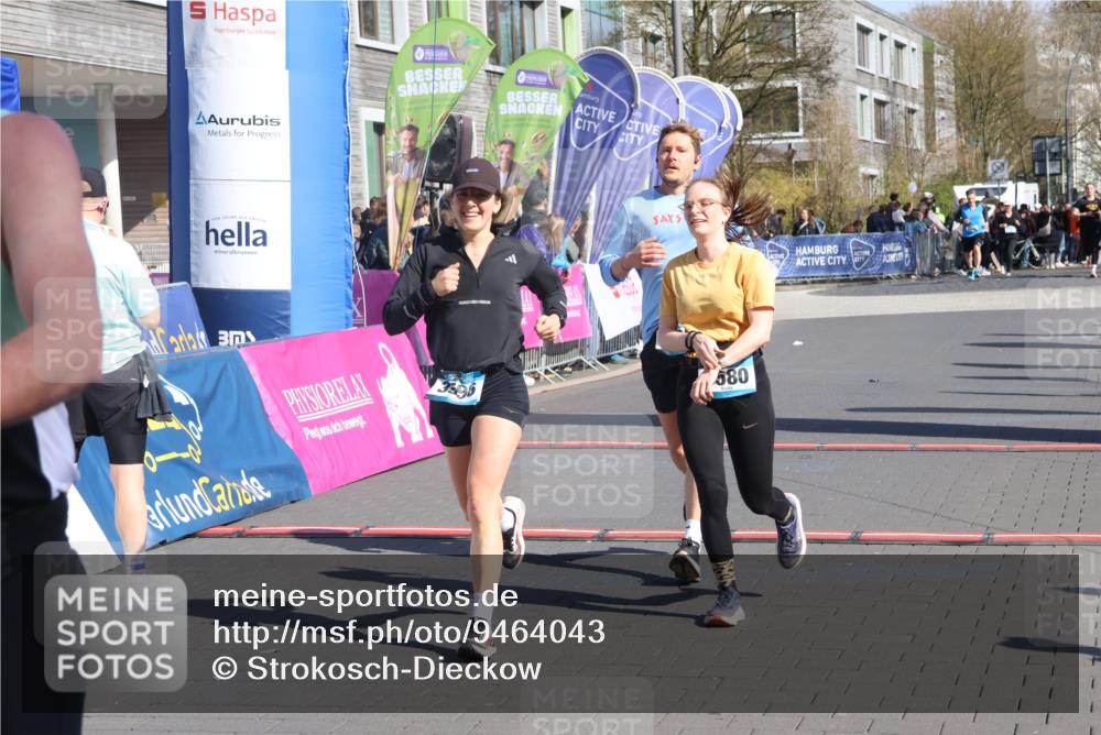12.04.2026 - 45. Internationalen Wilhelmsburger Insellauf Strokosch-Dieckow http://msf.ph/oto/9464043 12.04.2026 10:54:44 Ziel 3580, 3596, 4131 meine-sportfotos.de