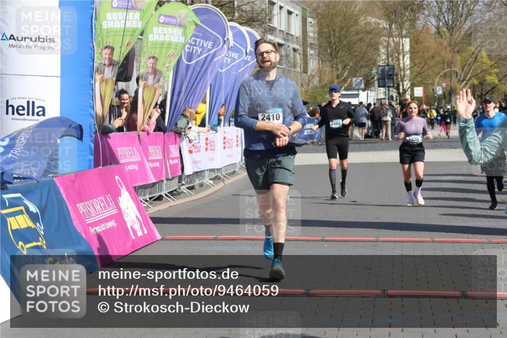 12.04.2026 - 45. Internationalen Wilhelmsburger Insellauf Strokosch-Dieckow http://msf.ph/oto/9464059 12.04.2026 11:14:19 Ziel 2726, 2410, 3330 meine-sportfotos.de