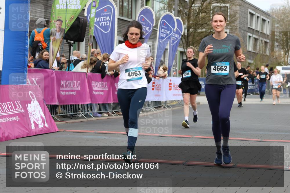 12.04.2026 - 45. Internationalen Wilhelmsburger Insellauf Strokosch-Dieckow http://msf.ph/oto/9464064 12.04.2026 13:15:41 Ziel 4662, 4663, 4559, 3308 meine-sportfotos.de