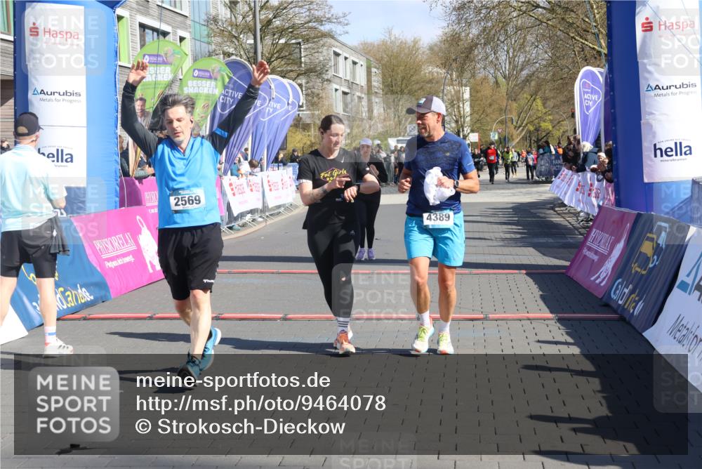 12.04.2026 - 45. Internationalen Wilhelmsburger Insellauf Strokosch-Dieckow http://msf.ph/oto/9464078 12.04.2026 10:54:55 Ziel 2569, 4389, 4390, 2701 meine-sportfotos.de