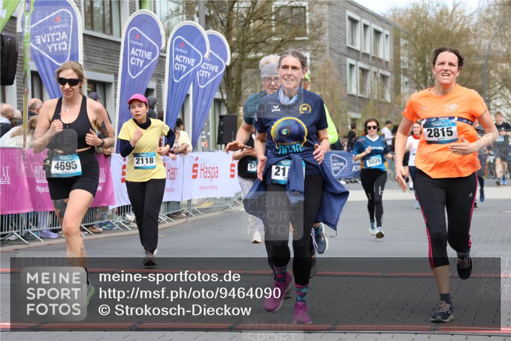 12.04.2026 - 45. Internationalen Wilhelmsburger Insellauf Strokosch-Dieckow http://msf.ph/oto/9464090 12.04.2026 13:15:33 Ziel 2110, 4695, 2815, 2785, 2043, 2118, 5755, 5029 meine-sportfotos.de