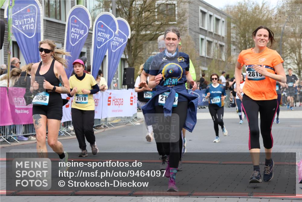 12.04.2026 - 45. Internationalen Wilhelmsburger Insellauf Strokosch-Dieckow http://msf.ph/oto/9464097 12.04.2026 13:15:33 Ziel 2110, 4695, 2815, 2785, 2043, 2118, 5755, 5029 meine-sportfotos.de