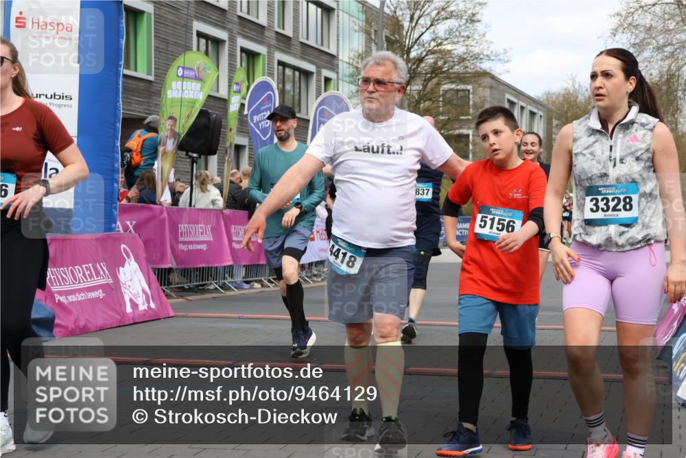 12.04.2026 - 45. Internationalen Wilhelmsburger Insellauf Strokosch-Dieckow http://msf.ph/oto/9464129 12.04.2026 13:15:21 Ziel 4111, 3306, 3328, 2772, 5348, 4837, 4838, 4669 meine-sportfotos.de
