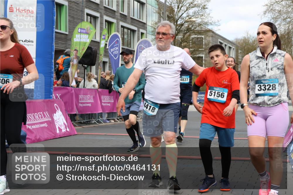 12.04.2026 - 45. Internationalen Wilhelmsburger Insellauf Strokosch-Dieckow http://msf.ph/oto/9464131 12.04.2026 13:15:21 Ziel 4111, 3306, 3328, 2772, 5348, 4837, 4838, 4669 meine-sportfotos.de