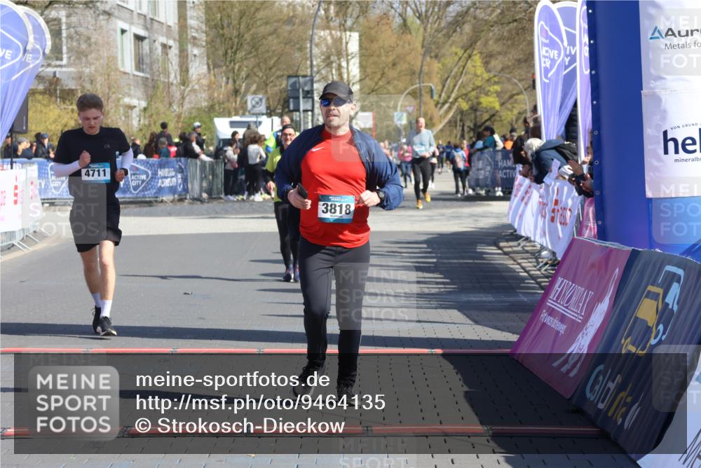 12.04.2026 - 45. Internationalen Wilhelmsburger Insellauf Strokosch-Dieckow http://msf.ph/oto/9464135 12.04.2026 10:55:11 Ziel 3818, 4711, 2088 meine-sportfotos.de