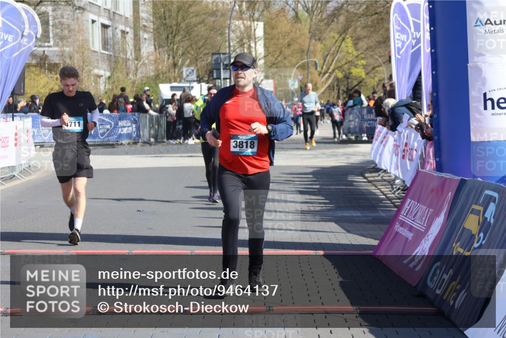 12.04.2026 - 45. Internationalen Wilhelmsburger Insellauf Strokosch-Dieckow http://msf.ph/oto/9464137 12.04.2026 10:55:11 Ziel 3818, 4711, 2088 meine-sportfotos.de